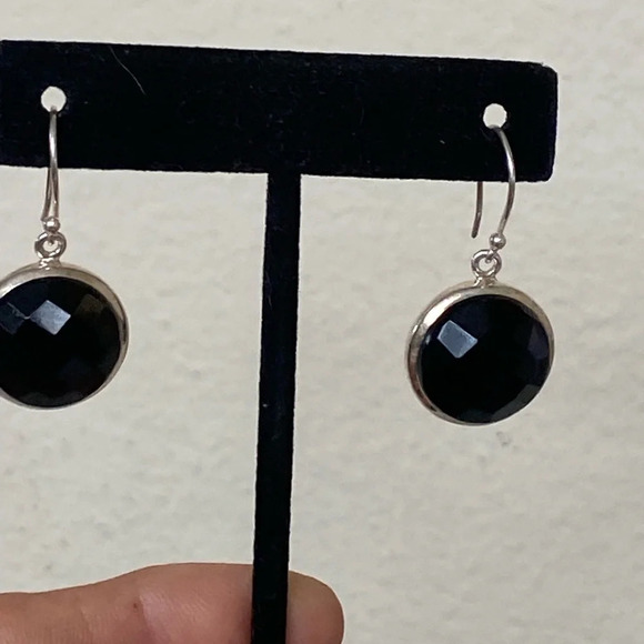 Sterling silver black circle earrings - Picture 6 of 10